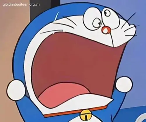 11 Doraemon xanh trắng giơ hai tay, khuôn miệng cực lớn trong nền hoạt hình khiến phản ứng kinh ngạc được đẩy cao