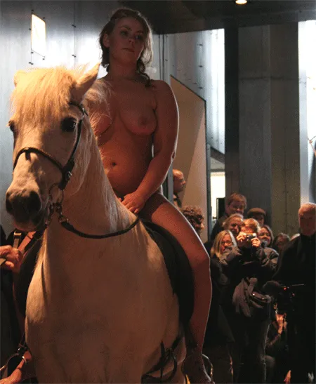 The Icelandic Muse - Carolee Schneemann phỏng vấn bởi Christian Schoen