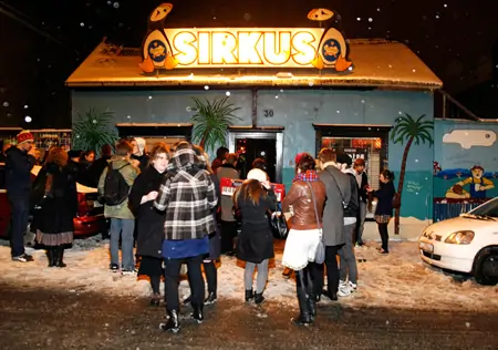 Cirkus tại Frieze: Quán bar, cộng đồng và huyền thoại