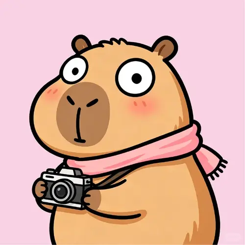 18 Trong ảnh profile, capybara quấn khăn hồng, đeo máy ảnh trước ngực trên nền hồng nhạt.